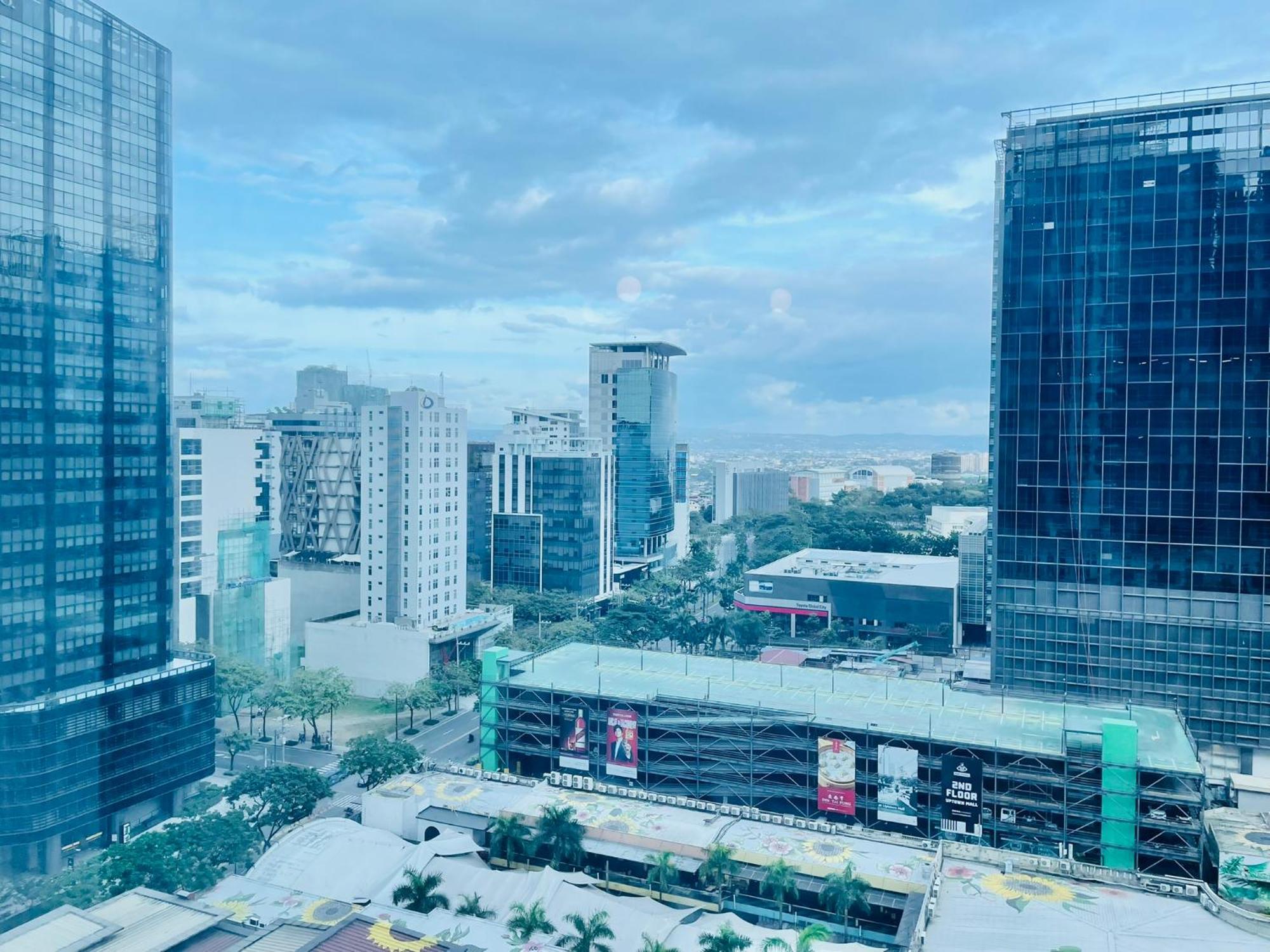 Uptown Parksuites Bgc Тагіг Екстер'єр фото